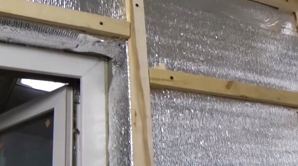 кріплення дерев'яних брусків до стін для обшивання пластиковими панелями